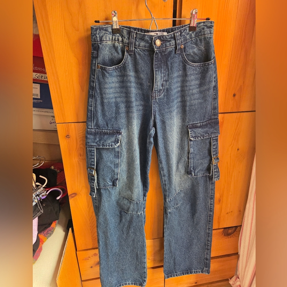 Flying Angel Women's Barrel Leg Dark Wash  Cargo Jeans Size 5 Or 27